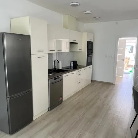 B53 2 Apartment *